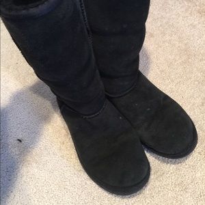Black tall uggs size 8